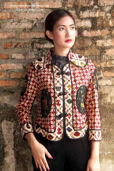 Batik Amarillis's Torera  Vol 2 no 1 combining the patterns,colours,brilliance,elegance & luxurious materials intricate to this opulent piece with the androgynous classic . Mode Batik, Outer Batik, Model Batik, Batik Top, Batik Clothing, Batik Kombinasi, Quilted Clothing, Batik Modern, Batik Fashion