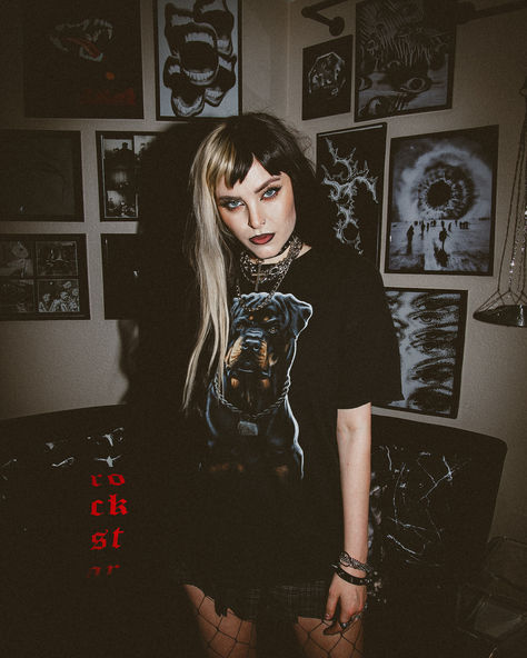 Indiefoxx Photoshoot Ideas Dark, Grunge Photoshoot Ideas, Gothic Photoshoot Ideas, Style Photoshoot Ideas, Photoshoot Grunge, Gothic Photoshoot, Alternative Fashion Grunge, Grunge Photoshoot, Fashion Grunge