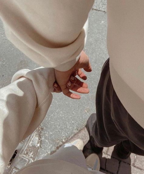 Couple Holding Hands, Couple Selfies, Beige Aesthetic, Cute Relationship Goals, Love Languages, Couple Aesthetic, Hopeless Romantic, Instagram Foto, Cute Couple Pictures