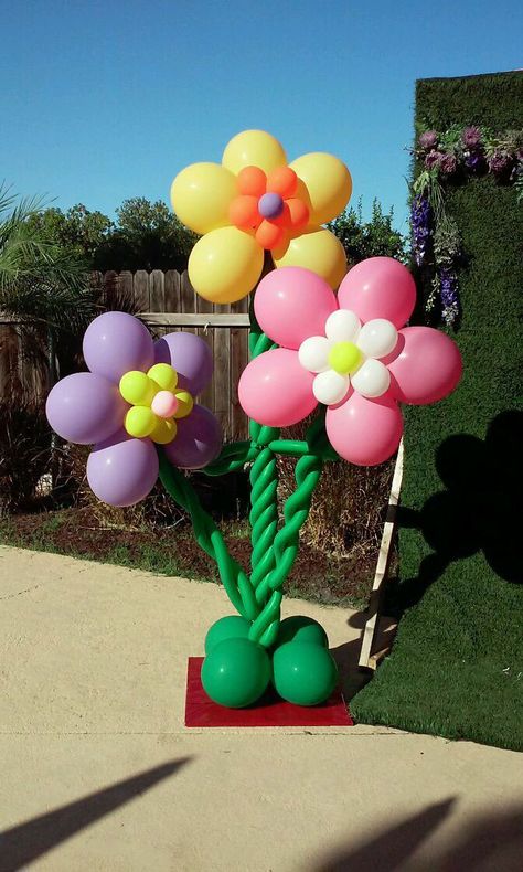 Spring Fling Balloon Arch, Flower Balloon Arch Diy, Flower Balloons Decorations, Flower Balloon Column, Balloon Flower Centerpieces, Easter Balloon Columns, How To Make Flower Balloons, Easter Balloon Decorations, Spring Balloon Decorations