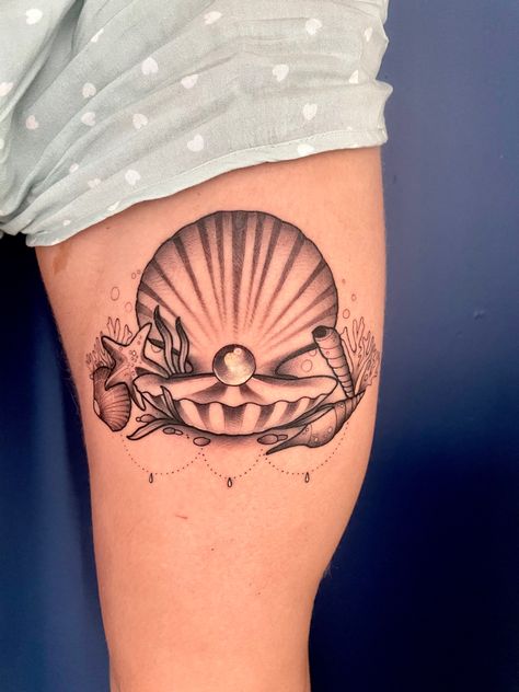 Pearl and Oyster Thigh Tattoo. Mermaid style. Mermaid Tattoo Geometric, Pearl In A Shell Tattoo, Mermaid Seashell Tattoo, Pearl And Shell Tattoo, Oyster Shell With Pearl Tattoo, Oyster Shell Tattoo Pearls, Oyster Tattoo Ideas, Under Sea Tattoo, Oyster Tattoo Pearl