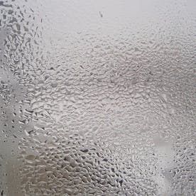 How to Bubble Wrap Windows for Winter Warmth - Dengarden - Home and Garden Bubble Wrap Windows, 3m Window Film, Diy Insulation, Large Bathtubs, Glass Block Windows, Free Mirror, Expandable Dining Table, Glass Block, Window Insulation