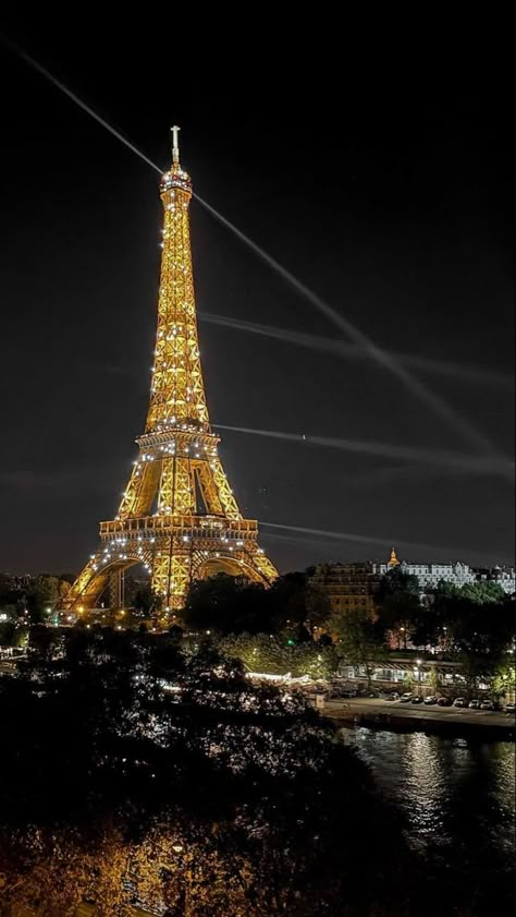 Night Paris, Paris Dream, France Aesthetic, Paris Vibes, Paris Aesthetic, Paris At Night, City Of Love, City Vibe, Dream City