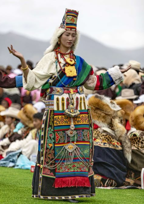 Tibet Culture, Tibetan Clothing, Boho Hippie Fashion, Tribe Fashion, Mongolian Clothing, Tibetan People, Cultural Clothing, Tibetan Culture, Fashion Collection Inspiration