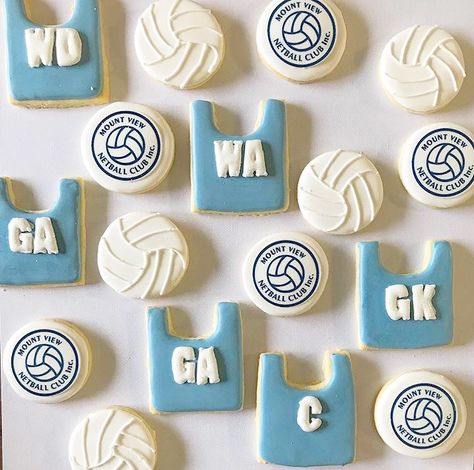 Netball cookies by Biscuits by Lauren. Netball cookie cutter available in store.  www.sayitwithsweetness.com.au Netball Tips, Netball Gifts, Netball Aesthetic, Netball Pictures, Netball Quotes, Netball Coach, 10 Birthday Cake, Bored Jar, Volleyball Tips