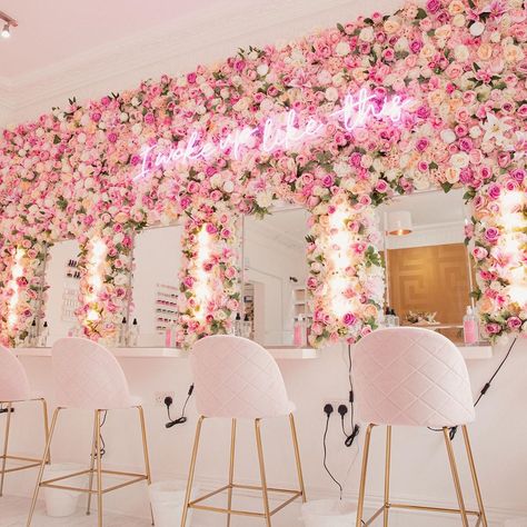 Pink And Gold Hair Salon Decor, Makeup Salon Interior Design, Makeup Station Salon, Flower Wall With Neon Sign, Makeup Studio Ideas Beauty Room, Makeup Salon Decor, Wall With Neon Sign, Makeup Studio Decor Interior Design, Makeup Studio Interior