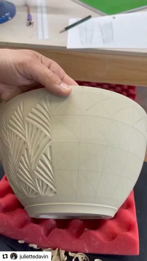 Pottery Carving Patterns, Ceramic Carving Designs Patterns, Carving Techniques Pottery, Pot Carving Designs, Pottery Fluting, Hand Carved Pottery, Carving Pottery Ideas Patterns, Darted Pottery, Carving Clay Ideas Patterns