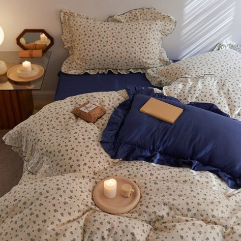 Flower Bedding Ideas, Spring Bed Set, Bed Sets Aesthetic, Cottagecore Bedroom Blue, Pink And Blue Bedding, Quilt Duvet Cover, Cream And Navy Bedroom, Aesthetic Duvet Covers, Bedings Ideas Aesthetic