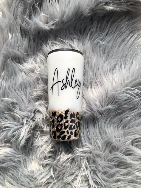 White Glitter Tumbler, Cheetah Tumbler, Leopard Print Tumbler, Yeti Cup Designs, Tumbler Leopard, Tumblr Cup, Epoxy Cups, Leopard Tumbler, Epoxy Tumblers