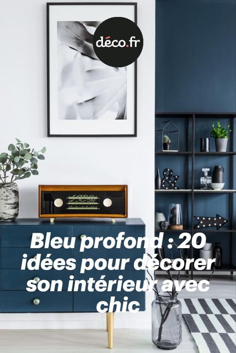 Le bleu profond englobe tous les bleus sombres, du pétrole au marine, du bleu encre jusqu’au bleu noir. Un ton aux multiples déclinaisons qui donne de la profondeur à la déco, du salon jusqu’à la cuisine, des murs jusqu’aux meubles, la preuve en images ! Deco Salon, Home Inspiration, Versailles, Home Decor Ideas, Room Ideas, Decor Ideas, Living Room, Home Decor, Design