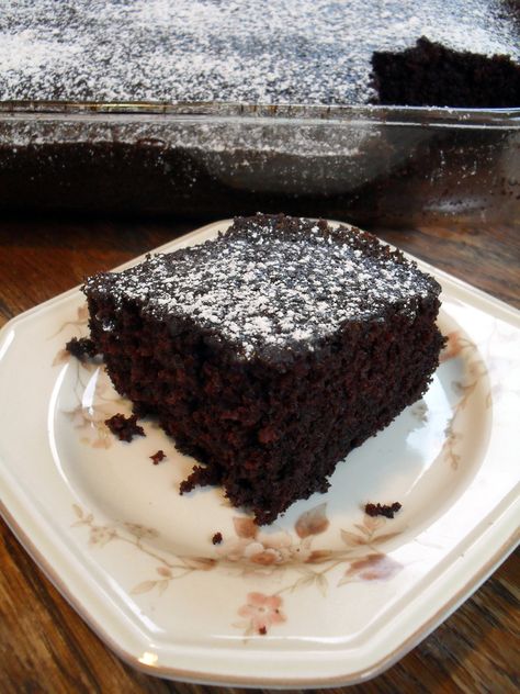 Wacky Cake - we used to eat this growing up. We were told it's "wacky" because it contains no eggs. Vinegar Cake, Cake 9x13, Wacky Cake Recipe, Wacky Cake, Crazy Cake, Vegan Chocolate Cake, Vegan Cake Recipes, Cake Vegan, Crazy Cakes