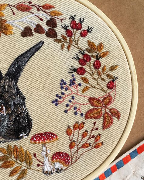 Dog Portrait Drawing, Autumn Embroidery, Fall Embroidery, Halloween Embroidery, Thread Painting, Crewel Embroidery, Embroidery Ideas, Embroidery Inspiration, Embroidery And Stitching