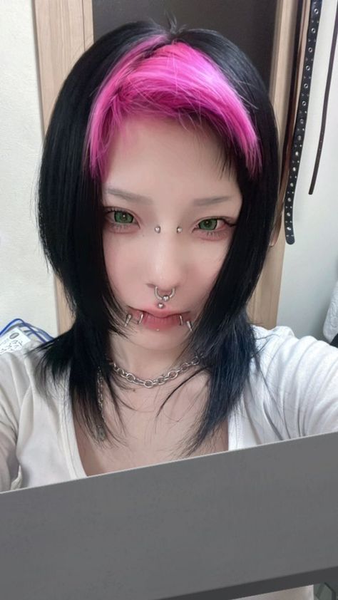 Vkei Piercing, Vkei Piercings, Funky Makeup, Vision Bored, Eyebrow Piercing, Pretty Ppl, Future Style, Piercing Ideas, J Fashion