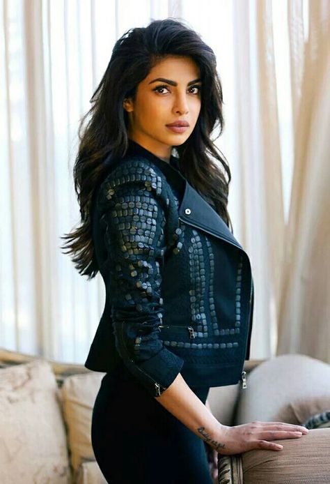 Priyanka Chopra Auburn Hair With Highlights, भारतीय दुल्हन संबंधी, Mode Jeans, Priyanka Chopra, Bollywood Actors, Bollywood Stars, Bollywood Celebrities, Bollywood Fashion, Bollywood Actress