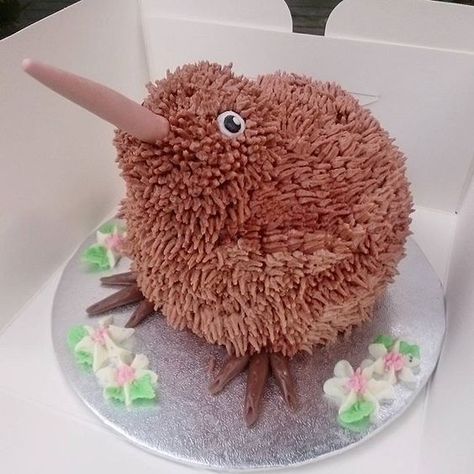 Kiwi Drink, Desserts For Parties, Kiwi Cake, Bird Birthday Parties, Bird Cake, Moving To New Zealand, Kiwi Bird, Bird Cakes, Bird Birthday