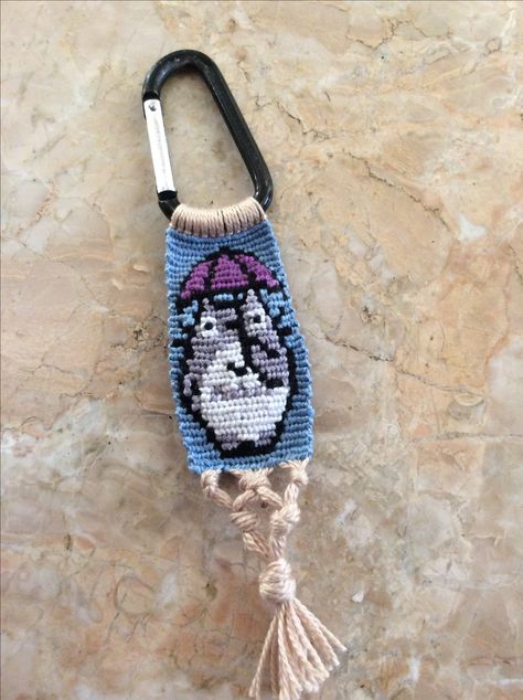 Totoro friendship bracelet keychain Totoro Friendship Bracelet, Totoro Bracelet, Friendship Bracelet Keychain, Brazilian Bracelet, String Bracelet Patterns, Bracelet Keychains, Diy Bracelets Tutorials, Embroidery Bracelets, Friendship Bracelets Designs