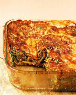 Vegetable Lasagna Martha Stewart Lasagna Recipe, Lasagna Vegetable, Popular Pasta Recipes, Fresh Tomato Pasta, Team Dinner, Martha Stewart Recipes, Veggie Lasagna, Cheese Lasagna, Vegetarian Lasagna