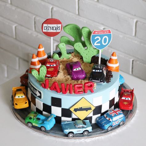 Disney Cars Cake Buttercream, Disney Cars Birthday Cake Buttercream, Cars Disney Cake, Cake Mcqueen, Cake Animation, Car Cakes For Boys, Cars Cake Design, Disney Cars Cake, Art Birthday Cake