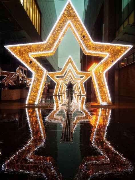 Hollywood Christmas, Ancient Paper, Christmas Booth, Retro Stage, Christmas Stage, Corporate Event Design, Star Gate, Nightclub Design, Pop Up Bar