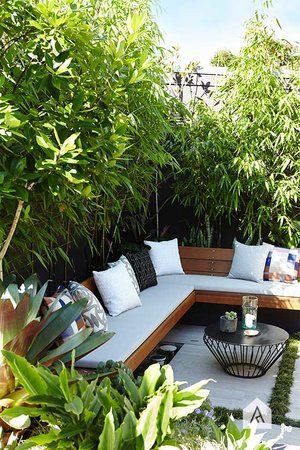 https://decoratedlife.com/outdoor-ideas-small-space-create-patio-lounge-entertaining Design Per Patio, Urban Backyard, Outdoor Seating Area, Backyard Seating, Bamboo Garden, Patio Interior, Design Del Prodotto, Beautiful Backyards, Garden Seating