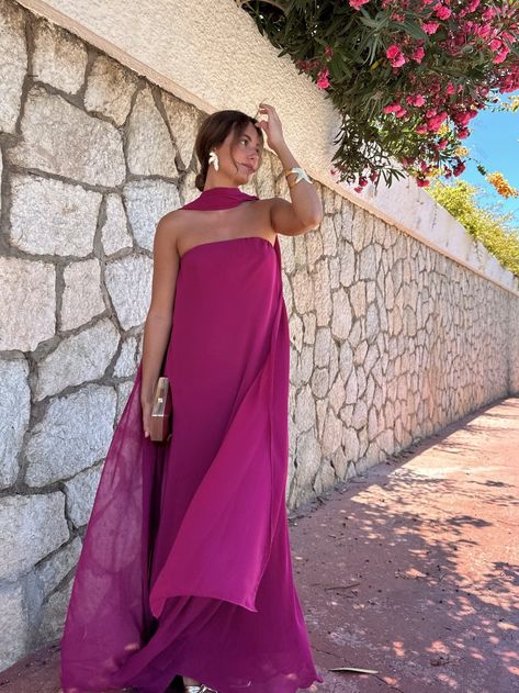 Gala Dresses Aesthetic, Prom Dress Scarf, Strapless Dress With Shawl, Dress With Matching Scarf, Elegant Flowy Dress, Styling Strapless Dress, Dresses For Wedding Guests Summer, Strapless Dress Styling, Wedding Summer Dress Guest