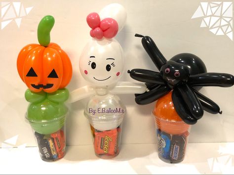 Balloon twist: Treat cup, Pumpkin, Ghost and Spider Halloween Balloon Sculptures, Halloween Balloon Candy Cups, Halloween Balloon Bouquet Ideas, Halloween Stuffed Balloon, Halloween Balloon Animals, Halloween Balloon Twisting, Halloween Balloon Bouquet, Fall Arch, Ghost Balloons