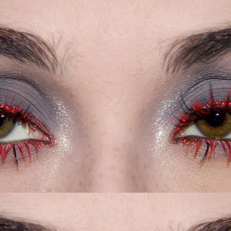 adele on Instagram: "🩸  used  @kaleidosmakeup black jasmine palette, eyeliner in solaris @joocyee_official white single eyeshadow  @lethalcosmetics red mascara  @by_avoevodina lashes @olens_contactlens scandi olive contacts   creative makeup • makeup ideas • inspiration • color makeup • color mascara  #featuremuas #makeuptutorial #highfashionmakeup #makeupgoals #fairymakeup #beautycommunity #makeuplooks #makeupartist #glittermakeup #dazedmakep #softglam #makeupeditorial" Red And White Makeup Looks, Red Mascara Looks, Colorful Mascara, Red Lashes, White Mascara Looks, Red Eyelashes Makeup, Creative Eye Makeup Ideas, Red Mascara, Red Eyeshadow Grunge