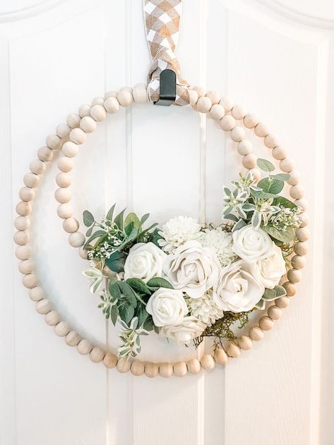 Diy Baskets, Ball Wreath, Wooden Wreaths, Door Wreaths Diy, Diy Christmas Wreaths, Front Porch Christmas Decor Ideas, Porch Christmas Decor Ideas, Porch Christmas Decor, Front Porch Christmas