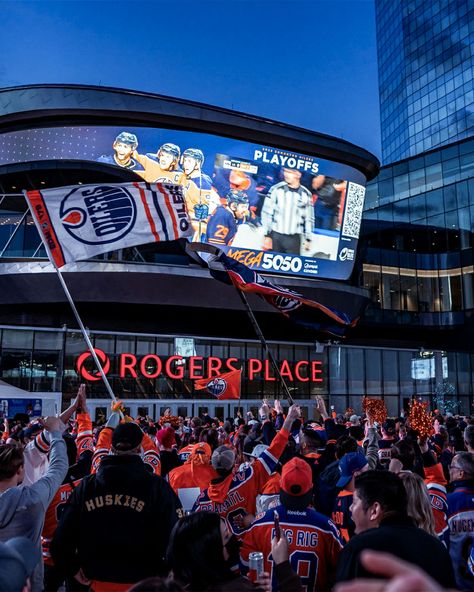 Edmonton Oilers Aesthetic, Edmonton Aesthetic, Hockey Aesthetic, Sports Inspiration, Hockey Boards, Edmonton Oilers Hockey, Oilers Hockey, Sport Inspiration, Concert Outfits