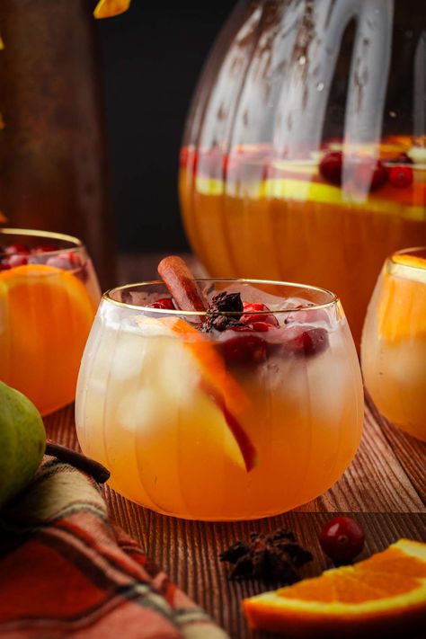 Fall Sangria Pomegranate, Holiday Sangria Recipes, Thanksgiving Sangria, Buttermilk Blueberry Muffins, Cranberry Ginger Ale, Holiday Sangria, White Wine Sangria, Wine Sangria, Homemade Apple Butter