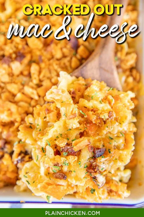 Cracked Out Mac and Cheese - easy baked macaroni and cheese recipe loaded with cheddar, bacon, and ranch. Super simple to make and tastes great. Pasta, butter, flour, heavy cream, milk, ranch dressing mix, cheddar cheese, bacon, cheez-it crackers. Comfort food at its best! Makes a great side dish or main dish. Can make this casserole in advance and refrigerate or freeze it for later. Add this to your menu ASAP! You won't be disappointed. Easy Baked Macaroni And Cheese, Baked Macaroni And Cheese Recipe, Mac And Cheese Pasta, Cracked Out, Easy Mac N Cheese, Baked Mac And Cheese Recipe, Baked Macaroni And Cheese, Bacon Mac And Cheese, Mac Cheese Recipes