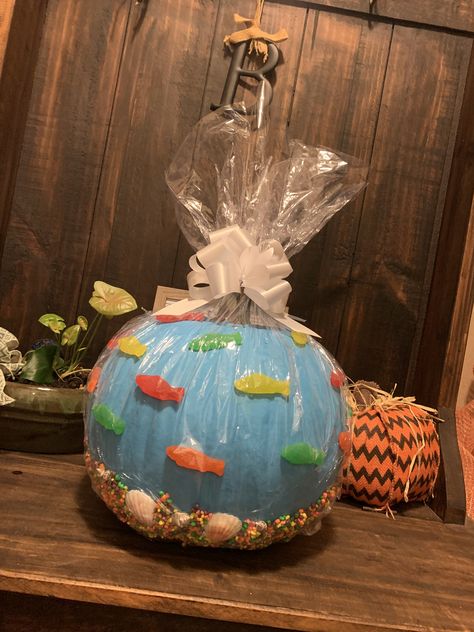 Aquarium Pumpkin Ideas, Fish Tank Pumpkin Decorating, Fish Bowl Pumpkin Decorating, Sea Creature Pumpkin, Mini Pumpkin Painting Ideas Creative, Fish Bowl Pumpkin, Aquarium Pumpkin, Office Pumpkin Decorating Contest, Jellyfish Pumpkin