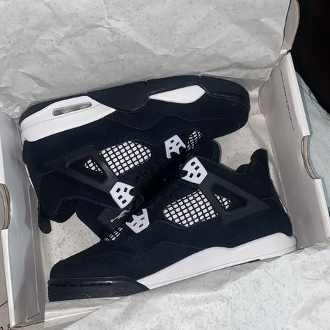 Brand New Only Put On Twice Need Gone Before Weekend Girly Jordans, Jordan 4s Retro, Retro 4s, Nike Shoes Women Fashion, Jordan 4’s, Pretty Sneakers, Fly Shoes, Trendy Shoes Sneakers, Nike Shoes Girls