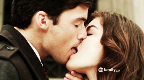 Aria And Ezra Kiss, Lucy Hale Boyfriend, Ezra And Aria, Ezra Fitz, Ian Harding, Aria Montgomery, My Teacher, Movie Couples, Celebrity Tattoos