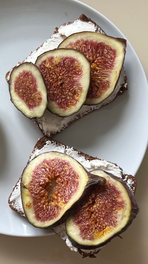 #fig #breakfast #instagram #aesthetic Fig Breakfast, Summer Goth, Instagram Aesthetic, Fig, Aesthetic Pictures, Fruit, Quick Saves, Instagram