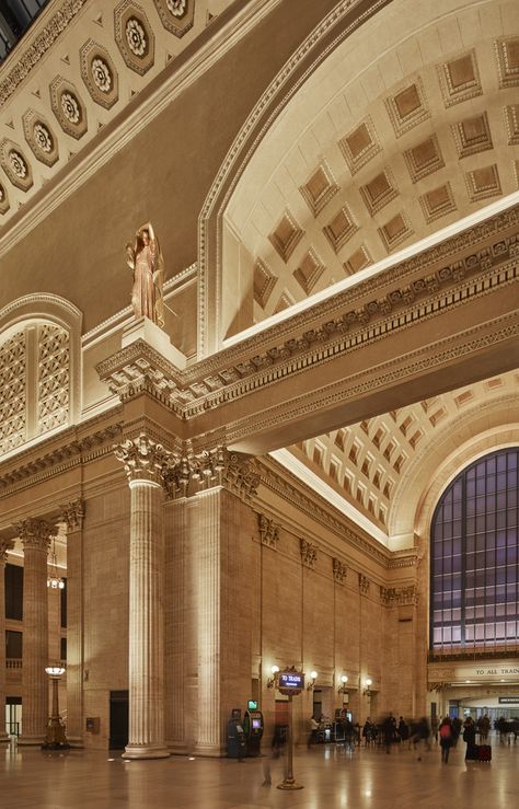 Chicago Union Station, Retail Store Interior Design, New York Architecture, Cathedral Architecture, Cove Lighting, Great Hall, Chicago Travel, Chicago Architecture, Union Station