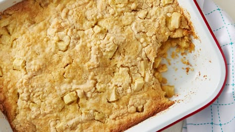 Fresh apples, Betty Crocker™ Super Moist™ yellow cake mix and melted butter combine in this easy-to-make, easy-to-eat dessert. Cake Mix Donuts, Apple Dump Cake Recipe, Apple Dump Cake, Betty Crocker Cake, Apple Dump Cakes, Strip Steak, Dump Cake Recipes, Monkey Bread, Dump Cake