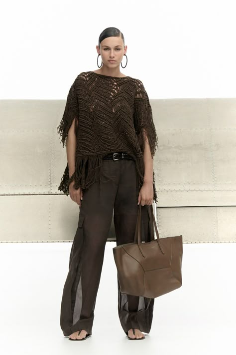 Brunello Cucinelli Spring 2025 Ready-To-Wear Collection at Milan Fashion Week Brunello Cucinelli Women, Macrame Top, Book Women, Best Fashion Outfits, Knitwear Trends, 2025 Trends, Milano Fashion Week, 50 Plus, 2025 Fashion