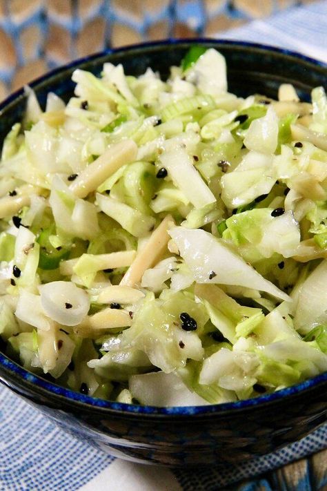 Japanese Cabbage Salad, Japanese Cabbage, Asian Cabbage Salad, Japanese Salad, Japanese Food Traditional, Cabbage Salad Recipes, American Foods, 5 Ingredient Dinners, Cabbage Salad