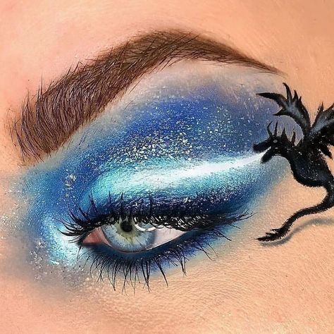 Dragon Eye Makeup, Green Dragon Eye, Dragon Makeup, Ice Dragon, Halloween Eye Makeup, Graphic Makeup, Dragon Costume, Eye Makeup Designs, Makeup Eye Looks