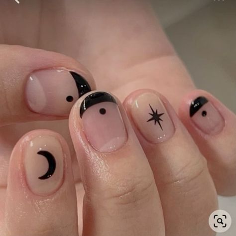 UNAS LUNA ✨🌙 Short Black Nail Art, Shorts Nails Ideas, Very Short Nails Ideas, Minimal Nails Art, Mens Nails, Hello Nails, Hippie Nails, Punk Nails, Simple Gel Nails