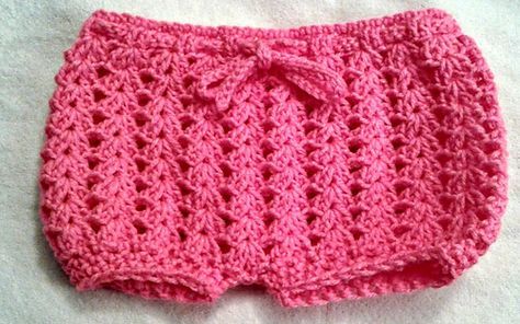 Ravelry: Newborn Bloomers or Diaper Cover pattern by Carol Garcia Crochet Baby Bloomers, Diaper Cover Pattern, Crochet Diaper Cover, Sundress Pattern, Crochet Baby Dress Pattern, Crochet Girls, Baby Bloomers, Newborn Crochet, Sport Weight Yarn