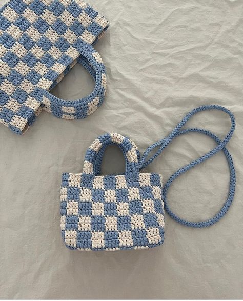 Crochet Mini Bag, Diy Crochet Bag, Crochet Shoulder Bags, Crochet Business, Crochet Clothing And Accessories, Crochet Handbags Patterns, Crochet Purse Patterns, Crochet Fashion Patterns, Basic Crochet Stitches