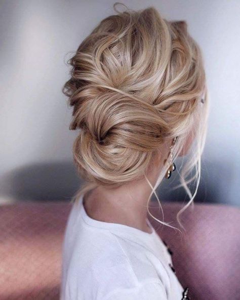 Hairstyle Bridesmaid, Messy Hair Updo, Messy Wedding Hair, Medium Blonde Hair, Bridal Hair Updo, Peinados Recogidos, Low Bun, Bridal Updo, Wedding Hairstyles Updo