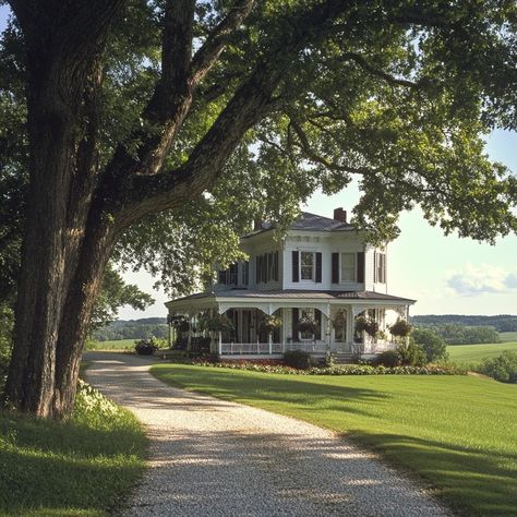 1930s Farmhouse Exterior, Steel Magnolias House, Big Old House Aesthetic, White Farm Style House, Victorian Home Backyard, Old Style Homes Exterior, Big American House, Victorian Farmhouse Aesthetic, Large Old House