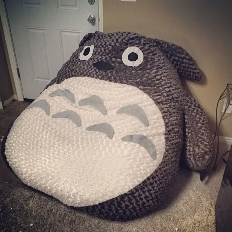 Giant Totoro Bean Bag. It was hard to make him but it was definately worth it. Totoro Bean Bag Chair, Snorlax Crochet Beanbag, Totoro Bean Bag, Crochet Totoro Bag, Crochet Bean Bag Chair, Bean Bag Ideas, Crochet Beanbag, Cute Bean Bags, Giant Crochet Plushies