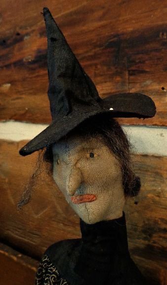 Primitive Halloween Crafts, Primitive Witch, Primitive Halloween Decor, Halloween Ii, Primitive Fall, Easy Halloween Crafts, Primitive Halloween, Vintage Witch, Witch Doll