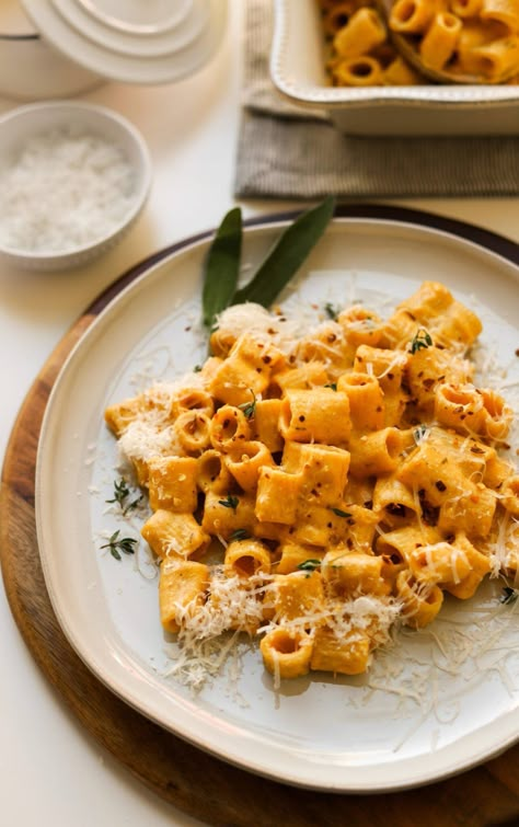 Sage Butternut Squash, Butternut Squash Mac And Cheese Recipe, Butternut Squash Mac Cheese, Butternut Squash Macaroni, Squash Mac And Cheese, Butternut Squash Mac, Healthy Butternut Squash, Butternut Squash Mac And Cheese, Butternut Squash Puree