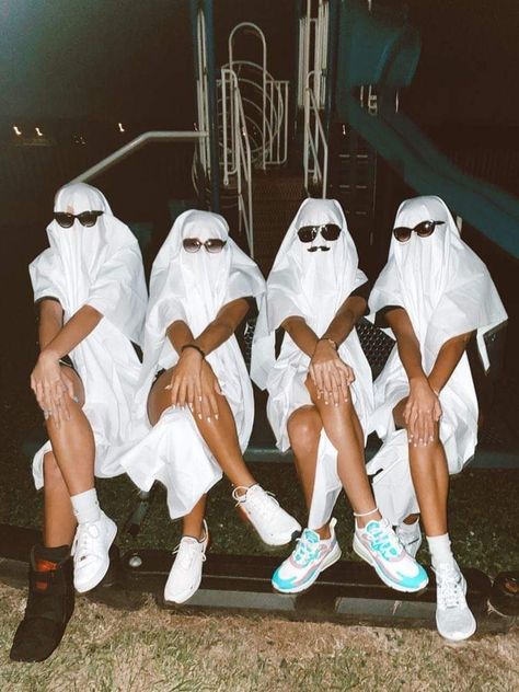 Ghost Costume Aesthetic Friends, Ghost Pictures Halloween, Ghost Group Costume, Pumpkin Ghost Photoshoot, Ghost Photoshoot Aesthetic Friends, Cute Ghost Outfits, White Sheet Ghost Costume, Cute Halloween Pictures Friends, Halloween Ghost Photoshoot Ideas