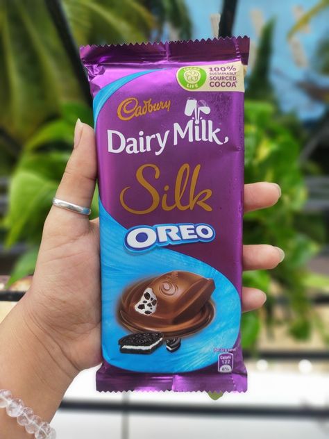 Dairy Milk Silk Oreo, Cadbury Oreo, Biscuit Snacks, Silk Oreo, Dairy Milk Silk, Silk Chocolate, Chocolate Collection, Cottagecore Living, Parisian Outfits